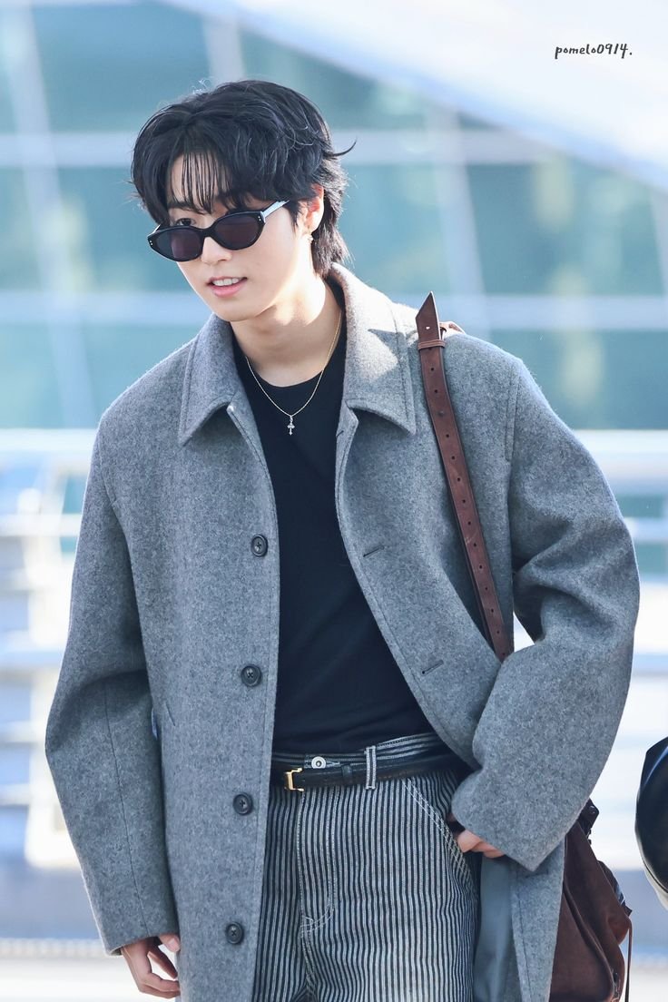 fwllvi's tweet photo. meu objetivo de vida é conseguir servir swag tal qual o jisung serve no aeroporto https://t.co/8UcrK2ceT8