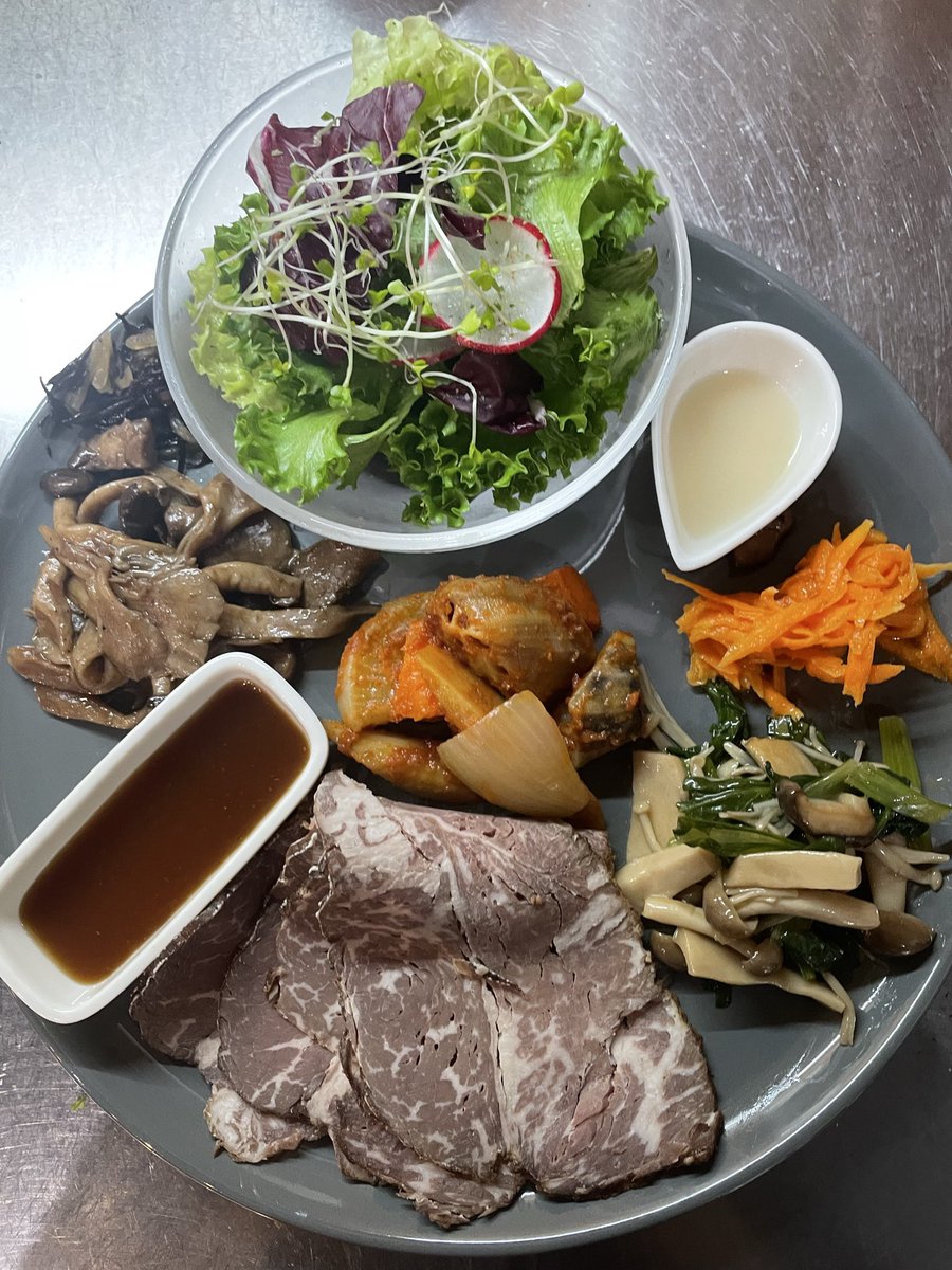 SaludVege's tweet photo. おはようございます
9/26（土）
１０時Open
身体に優しいデリカ取り揃えてお待ちしてます

明日は航空祭
小松市内道路混雑する箇所がございますのでご注意下さい✈️
#小松市ランチ　#小松市テイクアウト　#サルーベジ https://t.co/1GHplyc8bA
