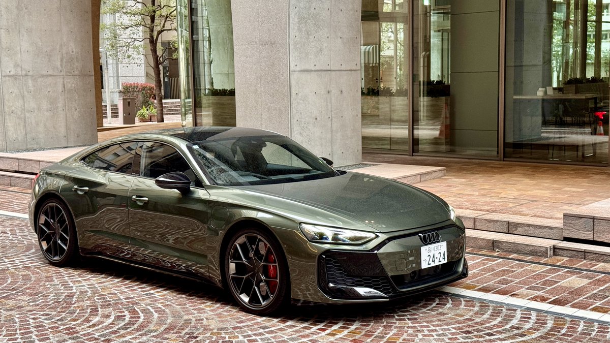 karasu_EV's tweet photo. アウディ RS e-tron GT performanceの試乗記です。ご笑覧ください。🙇
https://t.co/yOgwKNrtXn https://t.co/c97NxNjnxa