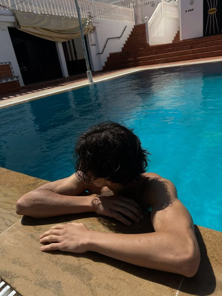 UnlikelyEggy's tweet photo. Dawgggg look who's teaching me too swim I'm gonna drown https://t.co/tx697S3MTG