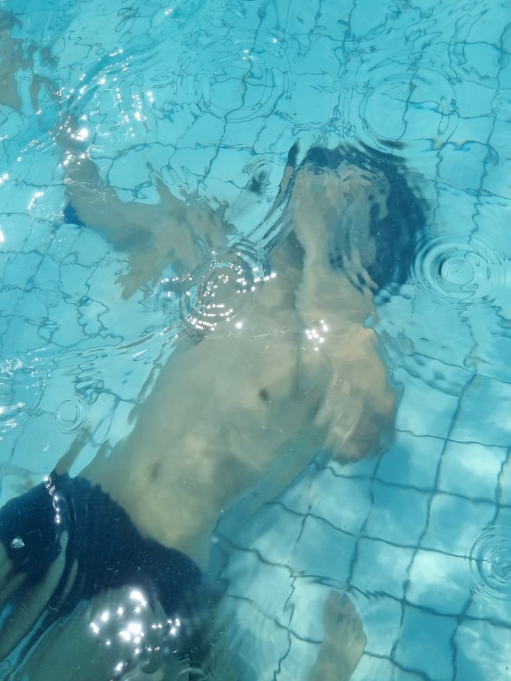 UnlikelyEggy's tweet photo. Dawgggg look who's teaching me too swim I'm gonna drown https://t.co/tx697S3MTG