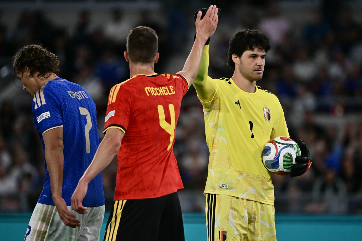 UnitedStandMUFC's tweet photo. Six saves for Senne and a Man of the Match performance against Italy! 🇧🇪 #mufc https://t.co/Pg1DbCTzvp