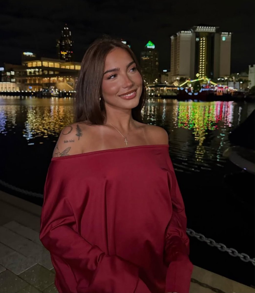 4coroas's tweet photo. ⠀
₊⊹˖ ⟡ pansy parkinson ⋆ @snoopzei.
𝑖dade: 20 anos.
𝑝ronomes: ela/dela.
𝑠exualidade: bissexual.
𝑟eino: outono. https://t.co/eIEVxM2Ypi