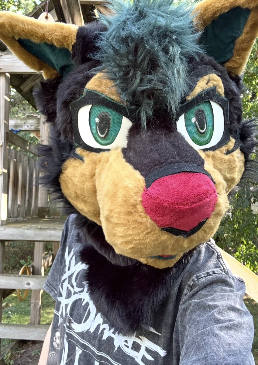 Sharkbuttsushi's tweet photo. @oakleyscons Ive been making since 2016 and my prices personally start at 900 for a head and 1200 for a partial with fullsuit options also available. There are cheaper options even IN the us! you just need to put in the work to find them! https://t.co/IOVCdZFmvi