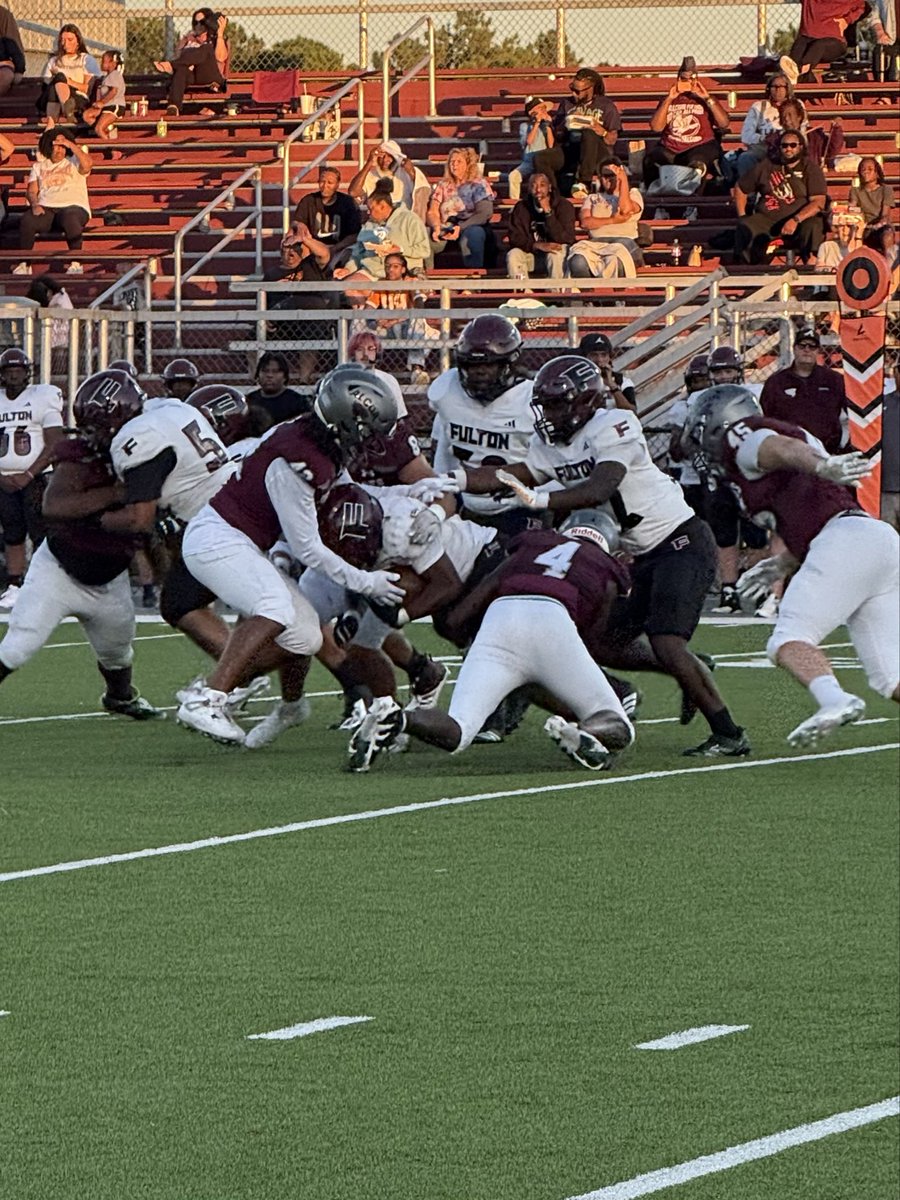 2HYPEsports's tweet photo. End of the first quarter ๐
Fulton ๐ฃ Falcons - 0
Alcoa ๐ช Tornadoes - 13
#TooHype @NFHSNetwork https://t.co/Rtzh99bg90
