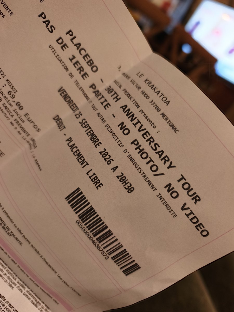 ekmagic's tweet photo. Soirée très privée avec @PLACEBOWORLD à Mérignac #placebo @Krakatoa_33  💙 https://t.co/Cvf1U0Z8dU