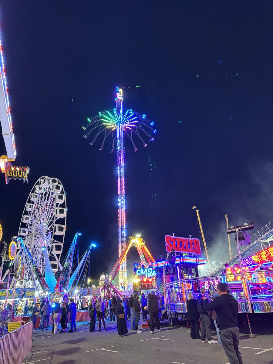 Lisa_Marie_68's tweet photo. It’s that time of year again and we’ve been to the Nottingham Goose Fair.
Family tradition. 🎠🎢🎡♥️ https://t.co/n8AwWBPcoB
