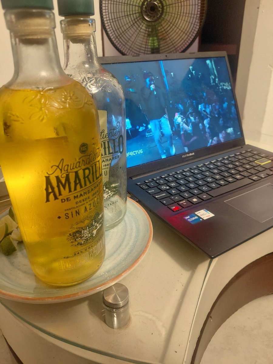 ParejaB_CA's tweet photo. #swingerbca #swingerbarrancabermeja Noche de amarillo. π₯ https://t.co/QKO9mopl6C