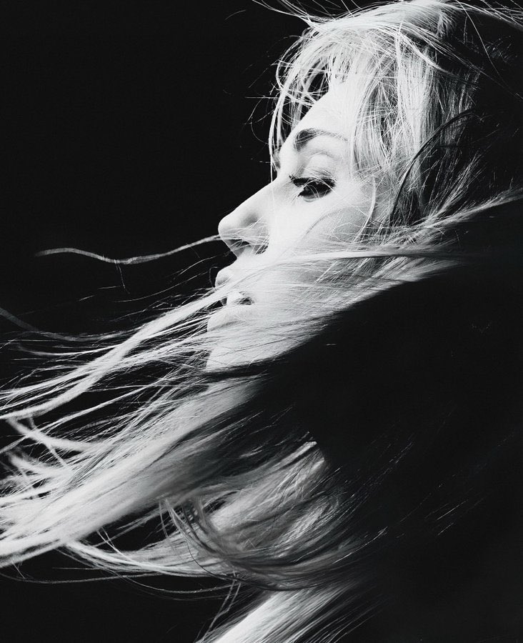 StatsOnCyrus's tweet photo. 🚨 HITSDD is having trouble closing the #1 race with a 500 units gap between 3 albums, including Miley's. https://t.co/yiwH4dZEyf