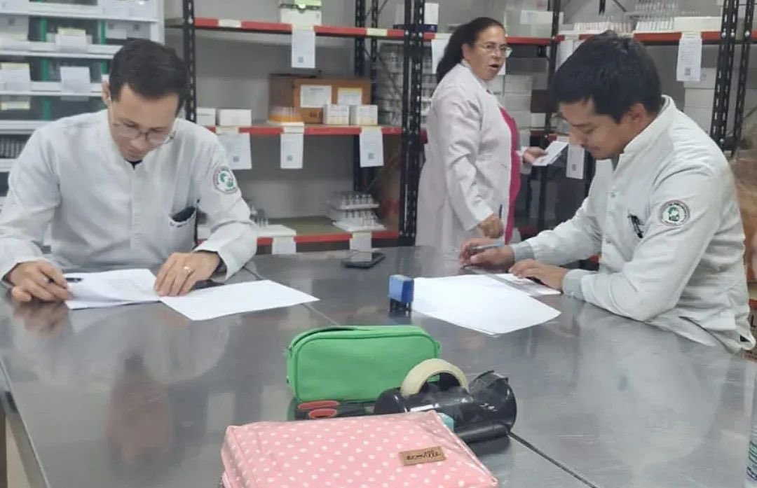 IPSParaguay's tweet photo. 💊 En el Día Mundial del Farmacéutico, el Hospital Ingavi destaca la labor del Servicio de Farmacia en el abastecimiento, almacenamiento, control, trazabilidad y dispensación de medicamentos.
🔗 Leer más: https://t.co/xE9bWM7NBD https://t.co/HBpKLGrBN5