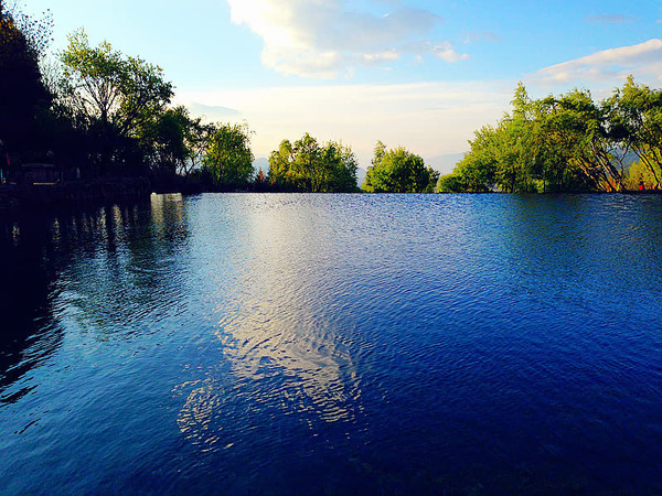 Lohas1213's tweet photo. The pastoral emblem rests with the still rippling water.， https://t.co/5PlAn1DSNS