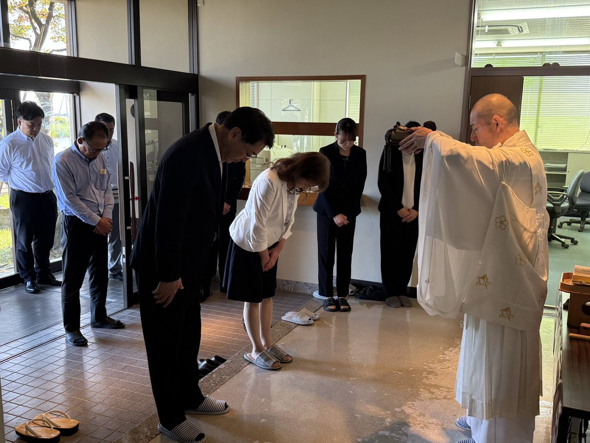 NakahY81's tweet photo. 【���勝祈願を行いました】
新潟市長選挙に向けて、
必勝祈願を行いました。

いよいよ選挙に向けた活動も本格化していきます。
これまで新潟市政に携わってきた思いを胸に、
これからも一つひとつの活動に真摯に向き合ってまいります。
今後の活動の様子も、
こちらのアカウントから発信していきます。 https://t.co/BO3WTWuWLo