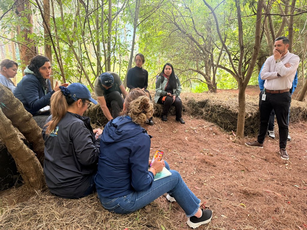 CAR_Cundi's tweet photo. 🌿 ¡Cuidamos nuestros humedales!

Desde la Regional Sabana Centro participamos en una mesa de trabajo en el Humedal Los Patos, en Chía, junto a la Alcaldía y la comunidad.

🤝 Acordamos acciones para fortalecer su conservación y promover un uso responsable, seguro y sostenible. https://t.co/cDOJs3xTXX