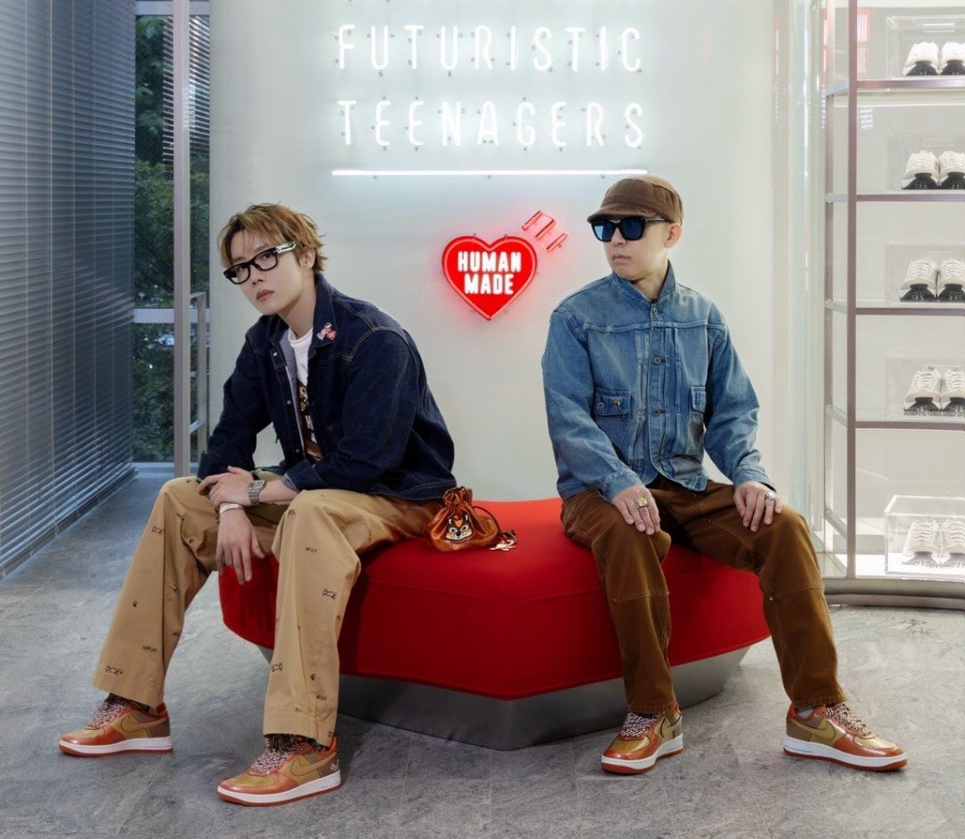 vhopebot's tweet photo. are those hobi's rumored Nike collab shoes?? https://t.co/Q8PFQrw1ID