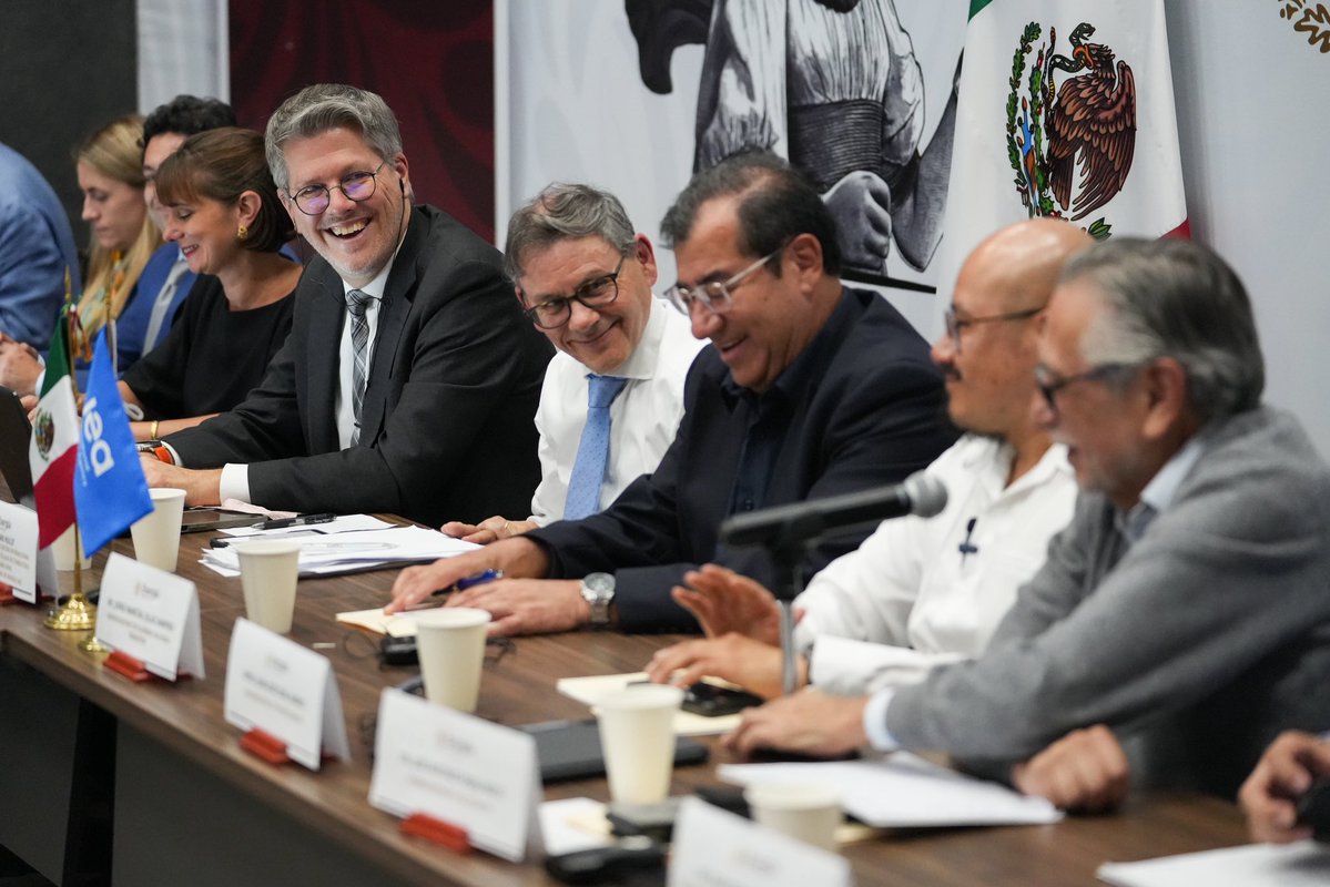 SENER_mx's tweet photo. 🇲🇽🤝🌎 Tras cinco días de diálogo e intercambio técnico, concluyeron los trabajos de la Revisión de Política Energética de México 2026 y la Revisión de Emergencia y Seguridad Energética, desarrollados con la Agencia Internacional de Energía (@IEA).
El intercambio con la AIE permitió compartir la visión de México sobre su política energética, así como sus avances, prioridades y principales retos.
Las conclusiones y recomendaciones preliminares compartidas hoy por el equipo de la AIE constituyen un insumo relevante para la siguiente etapa de la revisión y abren nuevas oportunidades para continuar el trabajo conjunto, profundizar el diálogo técnico y fortalecer la cooperación entre México y la Agencia.