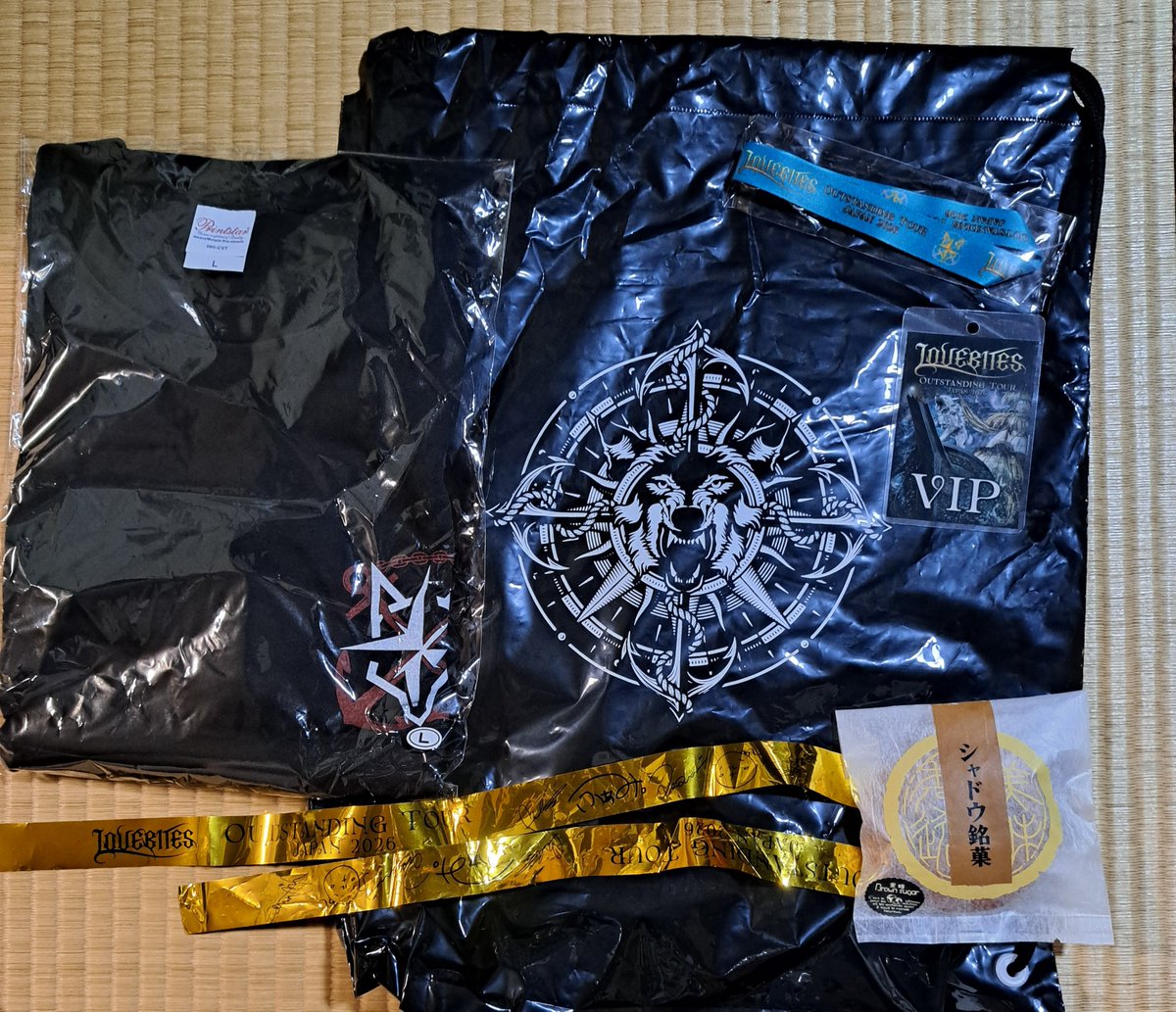 R161Tappi_happi's tweet photo. #LOVEBITES #midori_gt #famifamimario #miyako_0405 #asamiLB #harupidrums 
2026.9.25 (お礼&戦利品)
人生 初めての 会場入りに
社員の皆様方に拍手👏を
頂き本当に ありがとう
ございます🙇 目尻が暑く
なり感謝いたします
9.26も参戦いたしますので
よろしくお願いします
念願のFami。様の最前で
観戦でき メンバー様の
演奏の凄さ 又 端から端迄
横移動の量 迫力500%でした
戦利品は ミドリ 様の使用済み
ピック    頂いたシャドウ銘菓
サイン入り🎗️テープ
忘れない😆👍✨日でした
#LOVEBITES 最高❣️