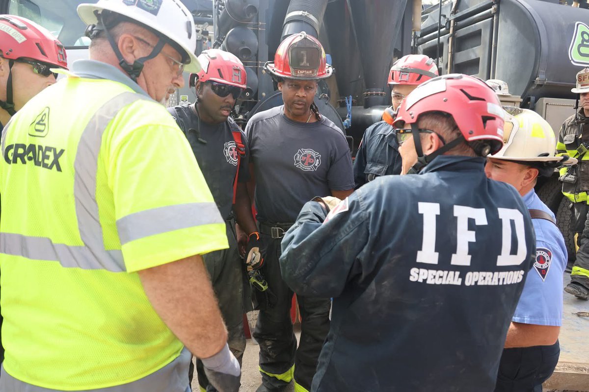 IFD_NEWS's tweet photo. around his body. This was an all-hands-on deck mitigation. At 1:36 PM, Mr. Padgett was freed and assisted up and out of the trench.  Total extrication time was 2 hours and 47 minutes. He was taken to Eskenazi hospital, checked for injuries and released. https://t.co/SWd1ACKmna