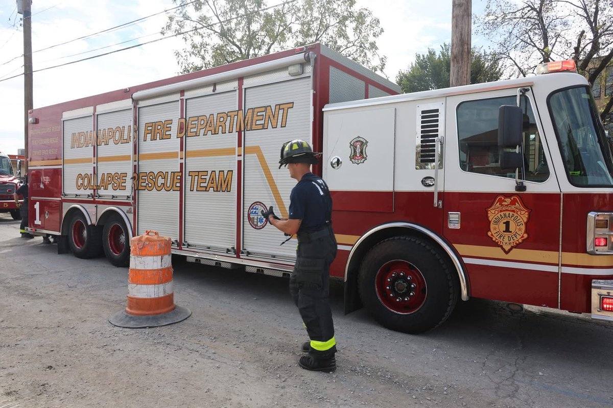 IFD_NEWS's tweet photo. around his body. This was an all-hands-on deck mitigation. At 1:36 PM, Mr. Padgett was freed and assisted up and out of the trench.  Total extrication time was 2 hours and 47 minutes. He was taken to Eskenazi hospital, checked for injuries and released. https://t.co/SWd1ACKmna