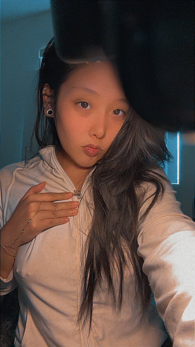 BossyKorean's tweet photo. fall deeper down the rabbit hole 💫🐇 https://t.co/z979Svwzwc