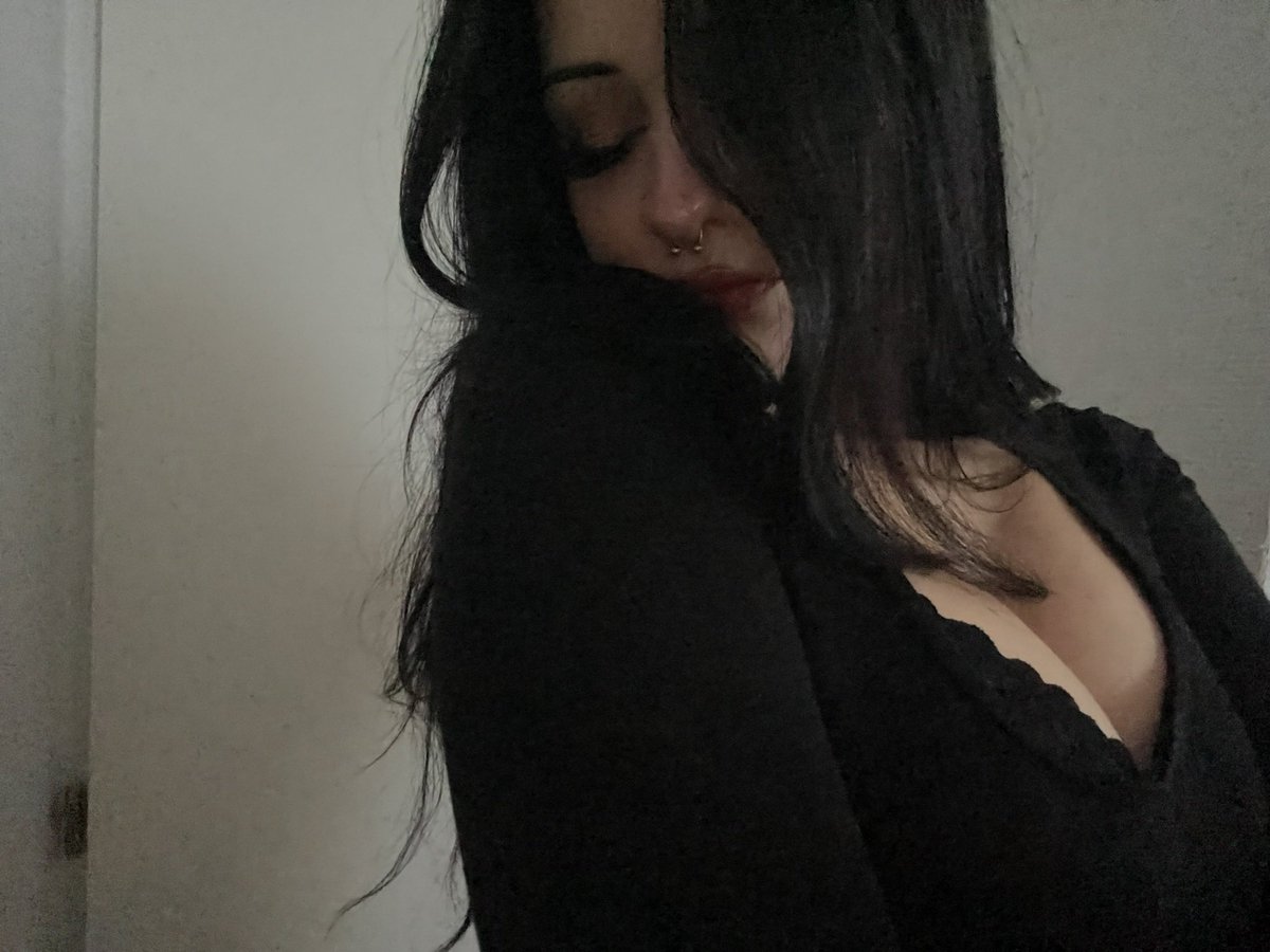 d0llxbunny's tweet photo. yes the rumors r true : im BPD!!! 
(beautiful pretty doll) <333 
#doll #pretty https://t.co/mfnGA7beEz
