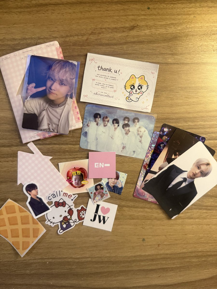 Keonfuseddd's tweet photo. Deixando meu feedback positivopara a @akiracollect que me vendeu esse Won perfeito. Ele veio super bem embalado e com vários brindes, além disso, ela me enviou tb um card ot7 oficial devido a um erro de comunicação que tivemos um momento mas que logo foi resolvido. Mto obgg mb🤍 https://t.co/rdyyMhZWx8