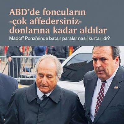 RusenPress's tweet photo. Ana para iadesi güçlü bir seçenek mi?

Türkiye'de yaşanan fon krizi ve bu şirketlere bağlı hisselerdeki mağduriyet gün geçtikçe daha da katlanılmaz oluyor. Binlerce mağdur nasıl bir çözüm olacağını merak ediyor. Bakanlık sadece fonlara çözüm arıyor. Ancak Türkiye'de bu şirketlerin hisselerinde de binlerce yatırımcı mağduriyeti var. 

Peki aynı durum yaşanan ABD'de nasıl çözülmüştü?

ABD'de 2008 yılında ortaya çıkan ve dünya tarihinin en büyük Ponzi (saadet zinciri) dolandırıcılığı olarak bilinen Bernie Madoff skandalı kaynaklı fon krizi, mahkeme tarafından atanan bir kayyım vasıtasıyla yürütülen ve "clawback" (geri alma) adı verilen agresif bir hukuki tasfiye süreciyle çözülmüştür.

Bu süreçte fiktif (gerçek dışı) kazanç sağlayan tüm aktörlerin peşine düşülmüş ve toplanan paralarla gerçek mağdurların anapara zararlarının %93'ünden fazlası iade edilmiştir.

1. Bağımsız Kayyım (Mütevelli) Atanması

Madoff'un tutuklanmasının ardından ABD mahkemeleri, şirketin (BMIS) tasfiyesini yönetmesi ve varlıkları geri kazanması için bağımsız bir avukat olan Irving Picard'ı kayyım (tazminat mütevellisi) olarak atadı. Picard, tamamen tarafsız bir şekilde paranın izini sürmekle görevlendirildi.

2. "Para Girişi / Para Çıkışı" İlkesi ve Sanal Kârların İptali

Çözümün en kritik hukuki dönüm noktası, mahkemenin sahte hesap ekstrelerindeki rakamları geçersiz sayması oldu.

Yatırımcıların Madoff'un sisteminde gördükleri milyarlarca dolarlık faiz/kâr getirileri fiktif (gerçek dışı) kabul edildi. Net varlık hesabı şu formüle bağlandı: Yatırılan Toplam Anapara — Çekilen Toplam Para.Enflasyon, faiz veya fırsat maliyeti hesaba katılmadı; yalnızca sisteme nakit girip içeride kalan net anapara hak sayıldı.

3. "Clawback" (Geri Geri Alma) Davaları ile Sermaye Toplama

Kayyım Irving Picard, sistemden yatırdığından daha fazla para çekerek haksız kazanç sağlayan kişilere ("net kazananlar") karşı yüzlerce "clawback" davası açtı. Bu kapsamda:

- Haksız Kazanç Sağlayan Yatırımcılar: Sisteme örneğin 2 milyon dolar yatırıp 5 milyon dolar çekmiş olan kişilerin fazladan aldığı 3 milyon doların, aslında diğer mağdurların anaparası olduğu kabul edilerek bu para hukuken geri istendi.

- Finans Kurumları ve Bankalar: Madoff'un sistemine körü körüne müşteri taşıyan veya durumdan şüphelenmesi gerekmesine rağmen göz yuman JPMorgan Chase, HSBC, UBS ve Banco Santander gibi dev finans devlerine davalar açıldı. Sadece JPMorgan ile yapılan anlaşmadan yaklaşık 2,6 milyar dolar kaynak sağlandı.

- Büyük Servetler ve Aile: Madoff'un en büyük yatırımcılarından Jeffry Picower'ın miras��ndan 7,2 milyar dolar gibi rekor bir tutar tahsil edildi. Madoff'un ailesinin, çalışanlarının ve yakınlarının lüks mal varlıklarına, malikanelerine ve yatlarına el konularak satıldı.

4. İki Kanallı Dağıtım Sistemi

Toplanan milyarlarca dolar iki ana mekanizma üzerinden mağdurlara ulaştırıldı:

- Madoff Müşteri Tazmin Fonu (Kayyım Kanalı): Kayyım Picard'ın açtığı davalar ve uzlaşmalarla toplanan 15,5 milyar dolardan fazla para, anapara kaybı doğrulanan kişilere dağıtıldı.

- Madoff Mağdurları Fonu (MVF): ABD Adalet Bakanlığı bünyesinde kurulan bu fon, Madoff'a doğrudan değil de "besleme fonlar" (feeder funds) aracılığıyla dolaylı olarak para kaptıran 127 ülkeden 40 binden fazla mağdura 4,3 milyar doların üzerinde ödeme yaptı.

Bu model, son dönemde Türkiye'de yaşanan portföy yönetim şirketleri ve yatırım fonları krizindeki tasfiye tartışmalarına da örnek gösterilmektedir. 

Madoff Fon Krizi (BLMIS) özelinde hisselerle ilgili durum ve bu hisseleri alan yatırımcıların akıbıbeti iki farklı boyutta ele alınmaktadır. Çünkü Madoff’un kendi şirketi halka açık bir şirket değildi (hissesi satılmıyordu), ancak yatırımc��lara sürekli olarak "Sizin paranızla Apple, Microsoft, Exxon gibi dev şirketlerin hisselerini ve opsiyonlarını alıyorum" yalanını söylüyordu.

Hisse Senedi Yatırımcıları Koruma Kurumu (SIPC) Devreye Girdi

ABD’de aracı kurumların iflası veya dolandırıcılığı durumunda hisse senedi yatırımcılarını korumak amacıyla kurulmuş olan SIPC (Securities Investor Protection Corporation) hemen sürece müdahil oldu.

SIPC, doğrudan Madoff’un firmasında (BLMIS) hesabı bulunan ve sisteme gerçek anapara (nakit) yatırmış olan tüm yatırımcıları "müşteri" statüsünde kabul etti.

Mağdur hisse yatırımcılarına ilk acil yardım olarak hesap başına 500.000 dolara kadar nakit avans ödemesi yapıldı. 

Dolaylı Yoldan (Besleme Fonlar Aracılığıyla) Hisse Alanlar ne Oldu?

Madoff'a doğrudan hesap açamayan, ancak bankalar veya portföy yönetim şirketleri aracılığıyla "Madoff'un hisse senedi stratejisine yatırım yapıyoruz" diyen binlerce dolaylı yatırımcı vardı. Bu kişilerin ellerinde aslında Madoff'un değil, o aracı fonların (feeder funds) hisse ve pay senetleri bulunuyordu.

Kayyım, bu paraları körü körüne Madoff'a aktaran aracı kurumlara, bankalara ve fon yönetimlerine devasa tazminat davaları açtı. Bu kurumlardan tahsil edilen paralar (örneğin Lüksemburg merkezli fonlarla yapılan yaklaşık 500 milyon dolarlık anlaşmalar gibi) dönüp yine o fonların hisselerini alarak mağdur olan yatırımcılara dağıtıldı.

@ProfDemirtas 
@memetsimsek 
@spkgovtr 
@cevdetakaychp 
@Akif_Hamzacebi 
@ZeybekciNihat 
@_cevdetyilmaz