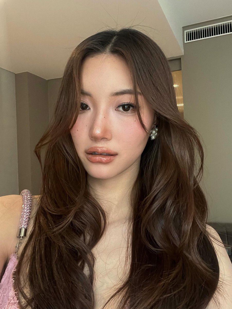 mikaachu_u's tweet photo. love is in the air and i’m hoping to catch it #NEWLYMAEREED https://t.co/xvQetgDLTm