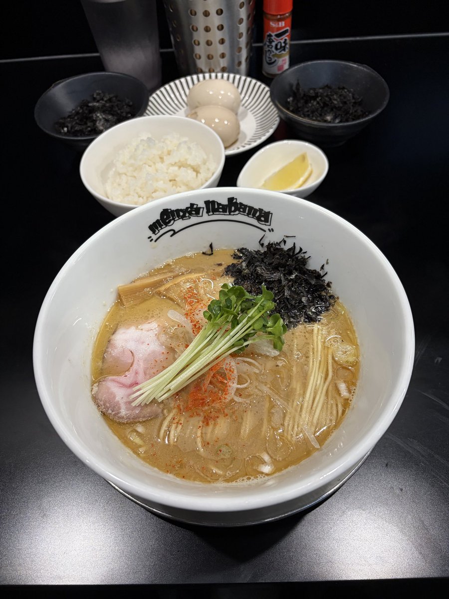 korahmen0929's tweet photo. menya787 #菊川市

秋刀魚らーめん、バラのり×2、めし

今年初のしぞーか名物焼魚らーめん🐟🍜

ほどよい焦げ臭さにザラつきを感じる濃厚秋刀魚汁🐟✨

×2のバラのりに汁吸わせまくれば最強ご飯の友の完成です🍚💕 https://t.co/VjGqdyrArJ