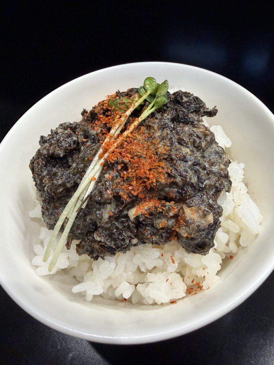korahmen0929's tweet photo. menya787 #菊川市

秋刀魚らーめん、バラのり×2、めし

今年初のしぞーか名物焼魚らーめん🐟🍜

ほどよい焦げ臭さにザラつきを感じる濃厚秋刀魚汁🐟✨

×2のバラのりに汁吸わせまくれば最強ご飯の友の完成です🍚💕 https://t.co/VjGqdyrArJ