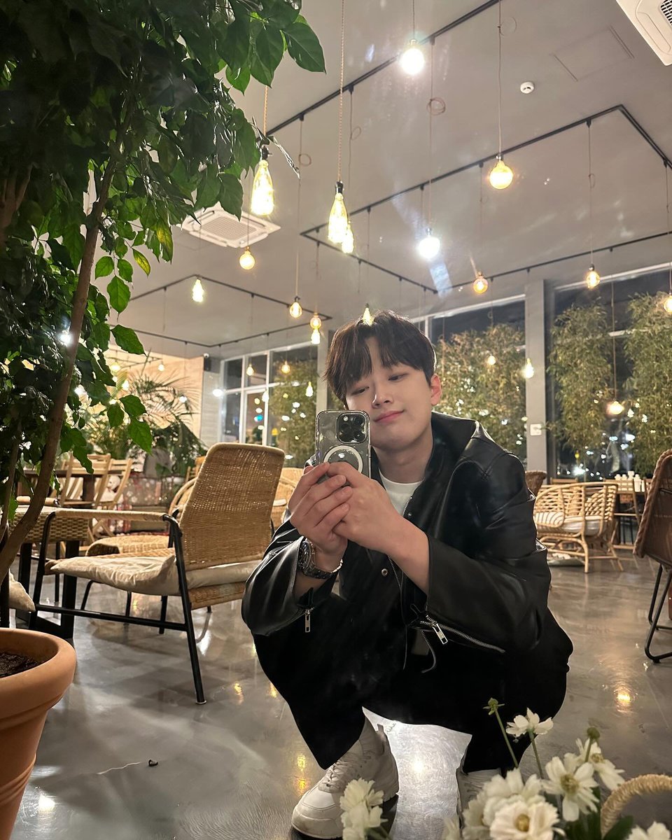 ddo_raeng_e's tweet photo. 이찬원은 그럴 리 없지만 SNS에 게시물을 자주 올리면 의도치 않게 엉뚱한 논란이 생기는 경우가 있어서 너무 자주 하는 건 반대하긴 한데 그래도 너무 안 한다. 예전처럼 가끔 셀카라도 올려줘. 미운사내 보고 싶다고~🥺 https://t.co/gXgRSzTXof