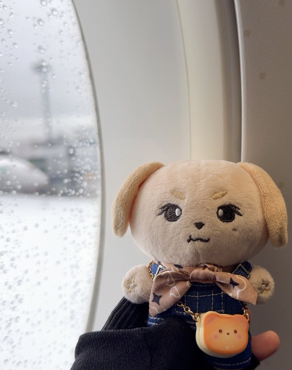 acidysakura's tweet photo. 出発〜✈️🇰🇷🖤🖤 https://t.co/Eh6OKtXWMo