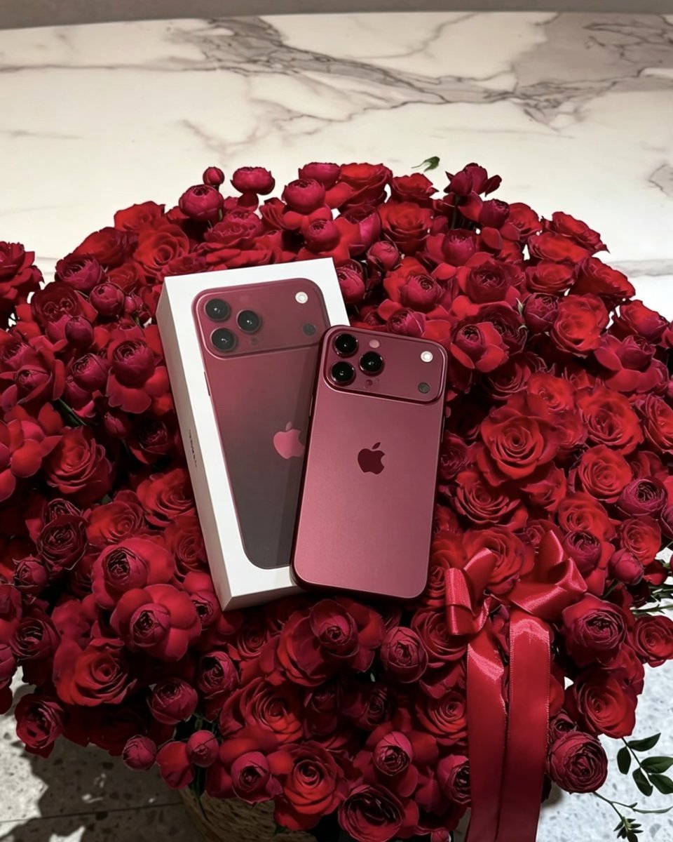 razan2030r's tweet photo. IPhone 18 ❤️ https://t.co/5CM9Ok3Om8