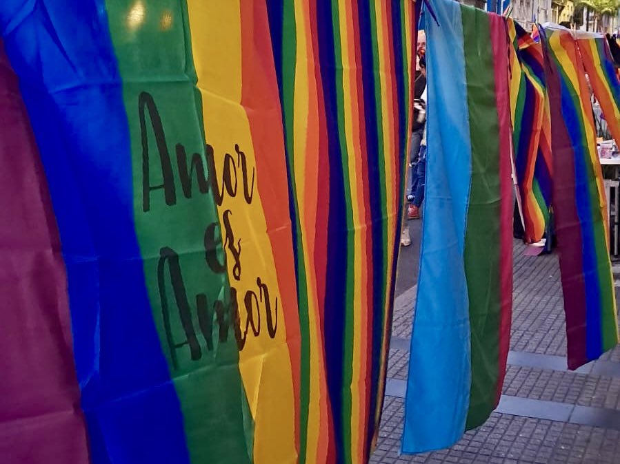 FenapesUruguay's tweet photo. 🌈Marcha de la Diversidad 

📢 Vivir con dignidad, existir con orgullo.

🏳️‍🌈Distintas formas de ser y de amar, los mismos derechos.

#FenapesSeMueve https://t.co/WBZnY6AXx2