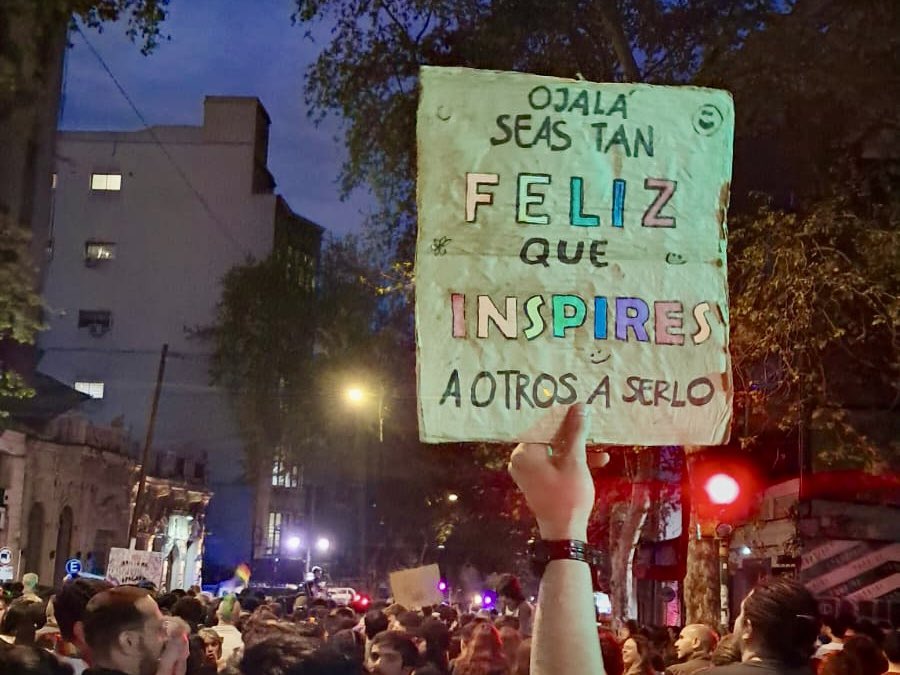 FenapesUruguay's tweet photo. 🌈Marcha de la Diversidad 

📢 Vivir con dignidad, existir con orgullo.

🏳️‍🌈Distintas formas de ser y de amar, los mismos derechos.

#FenapesSeMueve https://t.co/WBZnY6AXx2
