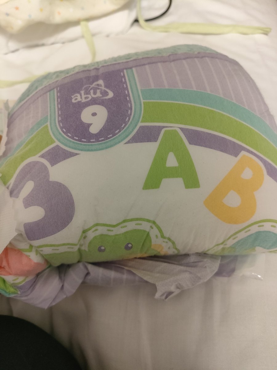 Minato_diapanda's tweet photo. なつくん、おはよー…えへへ、そいねひさしぶりだね…♪
…おねしょ、どうだったかな？

…わ、してない…！すごいねっ！

え、ぼく？
…えへへ、だめだったぁ…///

…みたいな…/// https://t.co/TctB07LUcY