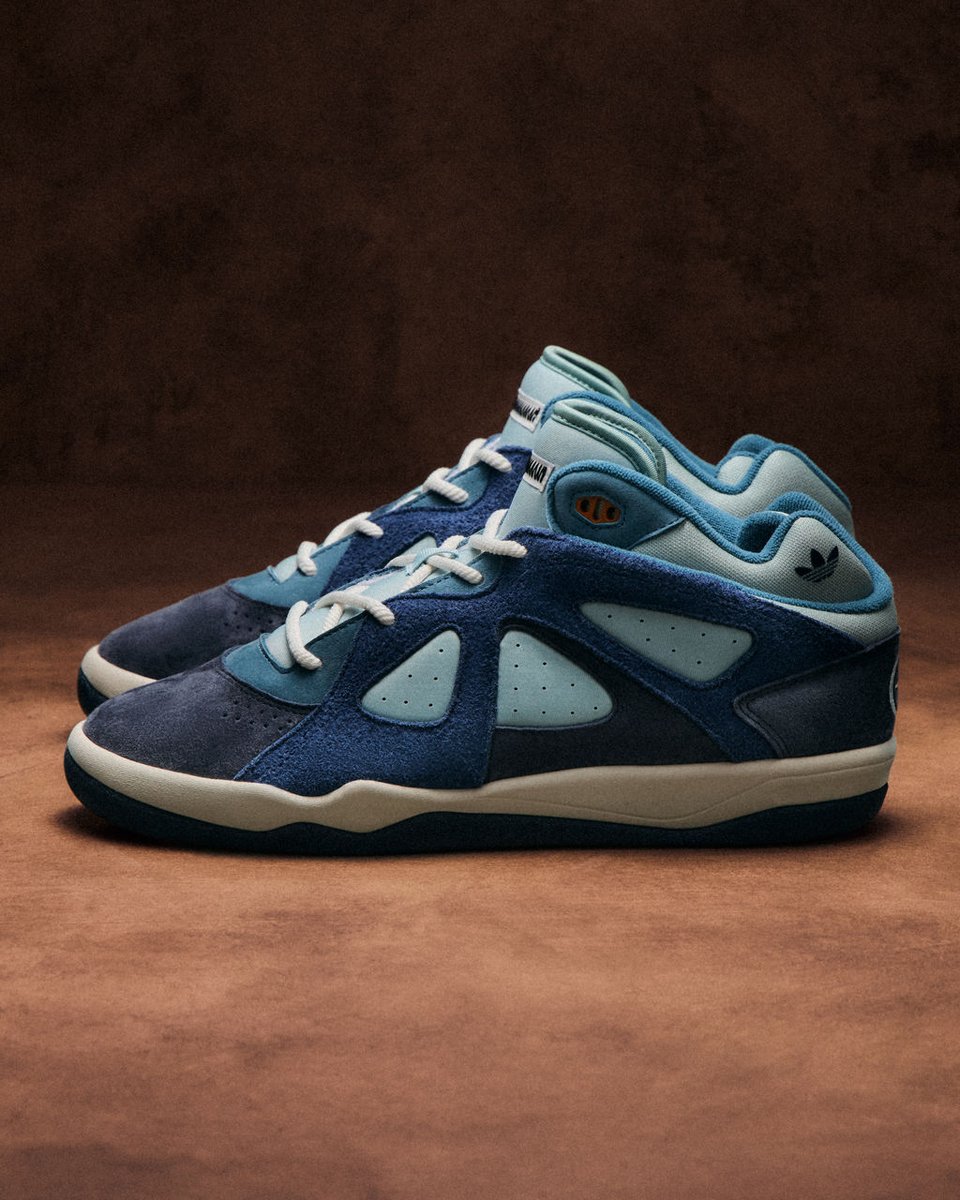 footlocker's tweet photo. Two silhouettes, one island story 🇵🇷

The BadBo 1.0 channels coastal skies in blue tones, while the BadBo 1.1 pulls from seashells hidden in the soft sands of Puerto Rican beaches.

Available now at Foot Locker. https://t.co/2cAZ3w7KLH