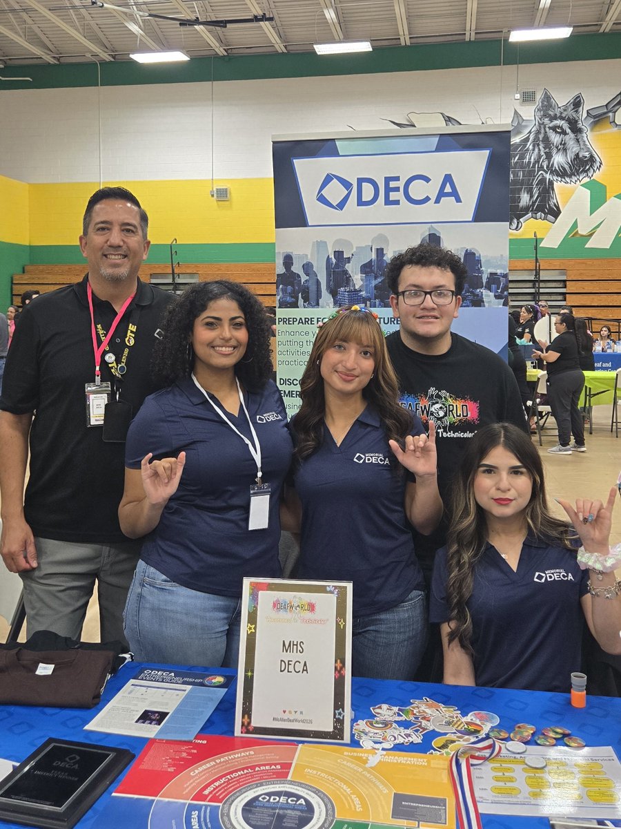 DECAmustang's tweet photo. Memorial DECA at Deafworld! #misdcte https://t.co/Lz4Dh9bnJ9