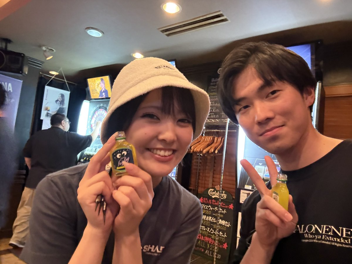 darts398's tweet photo. 昨日は大学終わりにエスダーツさんで買ったエルシステムを受け取りながらがちゃこさんのプレイヤーデーに初参加！
凄く大勢の方が参加されていて本当に人気すぎでした…！1回しか投げれなかったけど乾杯一緒にしていただけて嬉しい限り…
ありがとうございました！
@gachako113 https://t.co/qyFB7U50b9
