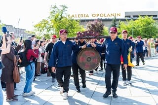 TYleRLLaMA's tweet photo. "Nếu bạn lợi dụng một người đàn ông, anh ta sẽ yêu bạn say đắm. https://t.co/Kv5mFW2ojZ
