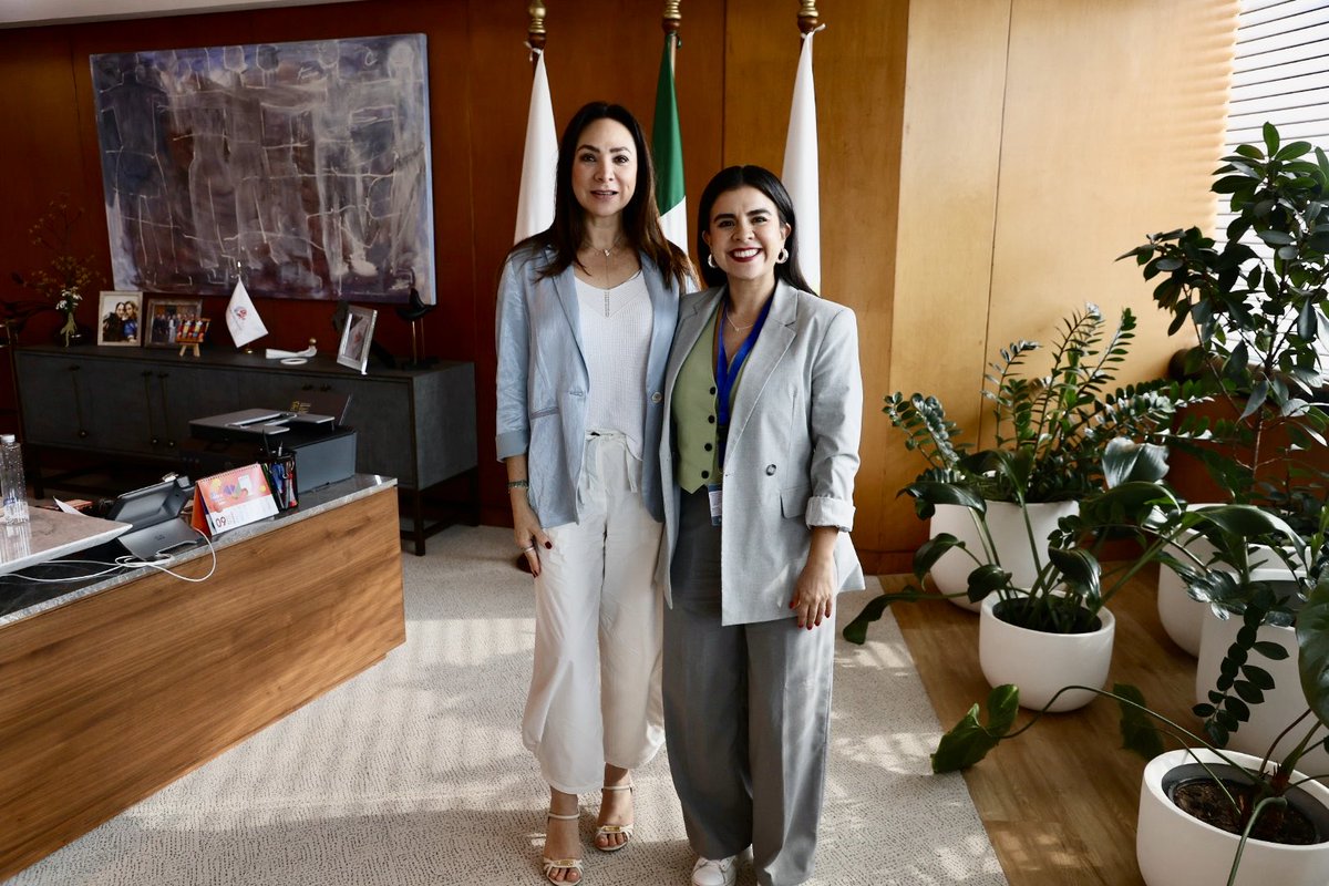 isauraamadorn's tweet photo. Qué gusto reunirme con María Teresa Tirado, Presidenta Ejecutiva de Grupo Collins, y encontrar en ella a una aliada comprometida con su comunidad. 🫱🏻‍🫲🏼

Platicamos sobre cómo hacer equipo por Agua Blanca Sur y por las vecinas y vecinos de esta colonia, donde Grupo Collins tiene sus instalaciones.

Creo firmemente que continuar la construcción de la Ciudad de las Niñas y los Niños no es tarea de un solo sector. Cuando gobierno, empresas y comunidad trabajamos juntos, podemos conectar oportunidades y generar cambios que se sienten en la vida de las personas.
