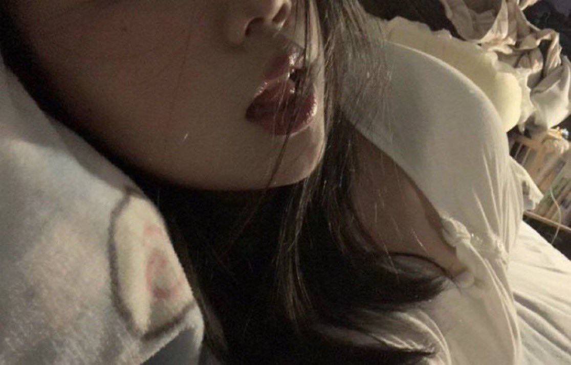 NikoleWickug's tweet photo. 我都19岁了  为什么没有毛  #反差 #女大 #母狗 https://t.co/PEPL2rLTqE