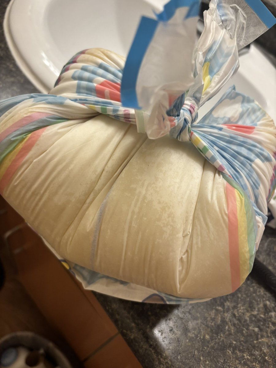 stinkybbyybton's tweet photo. Omg whoops it BDF!!
Heres a pic of my diapee this morning!!!
This thing was soooo full,,,, and the smelllll π΅βπ«π΅βπ«π΅βπ«π΅βπ«
Can someone pleeeeeze help me wif dis
Happy #BDF!!!
#abdl #abdlcommunity #adultdiaper #adultbaby #diaperlover #ageregression #ageplay #diapermess https://t.co/kKPncegLsF
