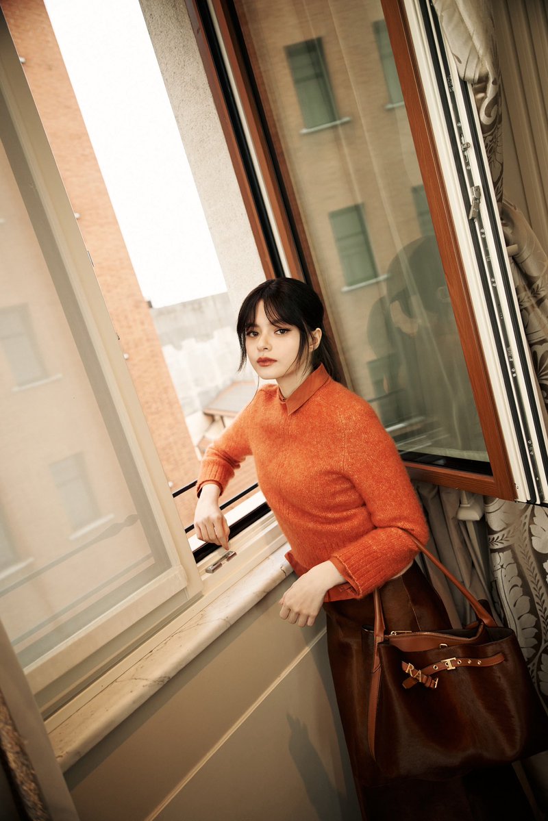 gangwayth's tweet photo. #Gangwaynews พาไปชมอีกหนึ่งโมเมนต์สำคัญของ เบ็คกี้–รีเบคก้า #Beckysangels Brand Ambassador ของ Tod’s ถ่ายทอดลุคชมแฟชั่นโชว์จากคอลเลกชันใหม่ Spring/Summer 2027 Women’s Collection

คอลเลกชันฤดูใบไม้ผลิ-ฤดูร้อน 2027 จาก Tod’s ถ่ายทอดเสน่ห์ของ���วามเป็นอิตาเลียนอย่างแท้จริงผ่านมุมมองของความงดงามและการค้นพบแรงบันดาลใจจากความสุขที่เรียบง่ายในชีวิต โดยสะท้อนผ่านสไตล์ที่เรียบหรูและเหนือกาลเวลา 

#Tods #TodsSS27 #BeckyxTodsSS27