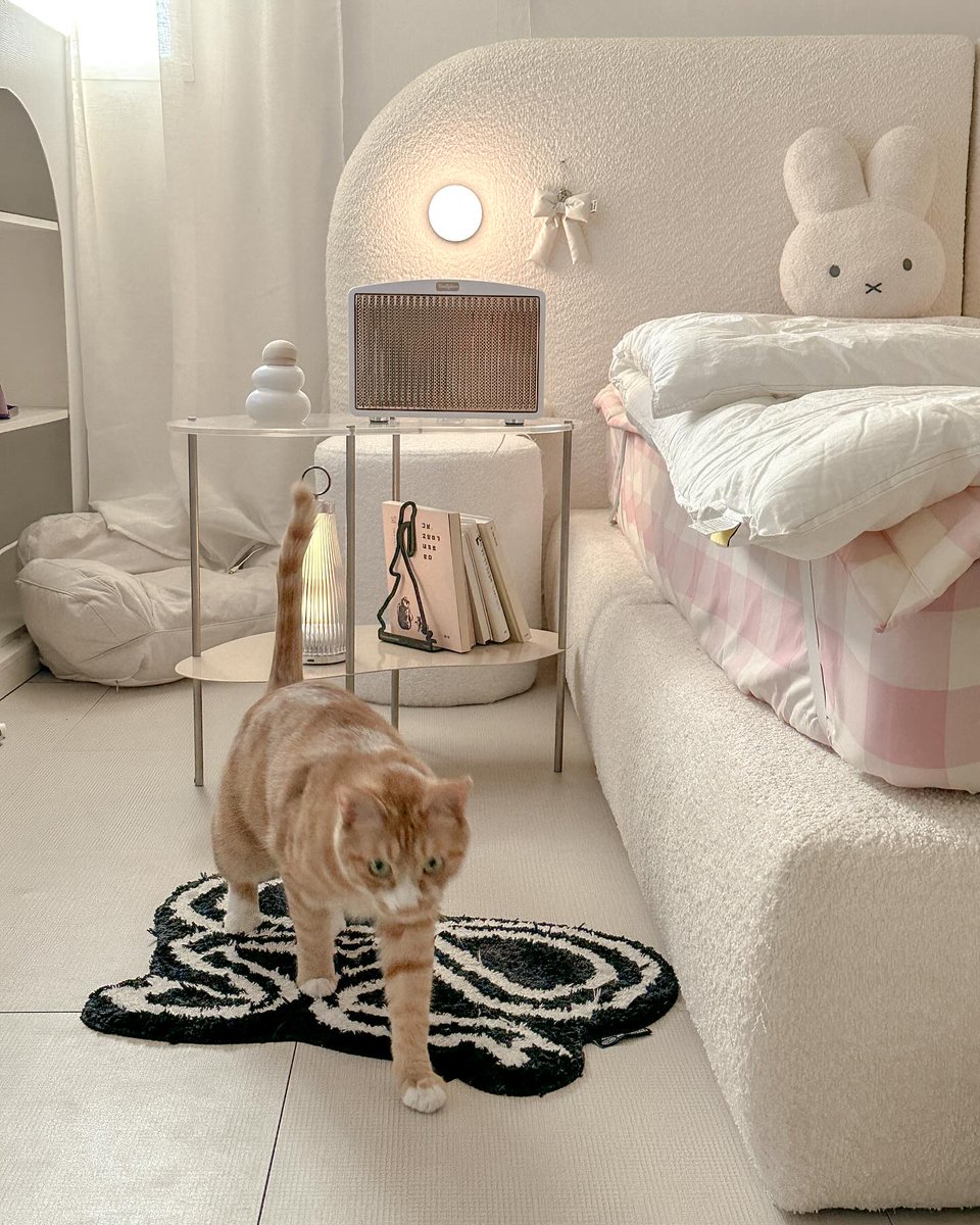 chloeandersonab's tweet photo. Product provided_ The sound of rain through the window and music while drinking coffee are pure happiness. I love the luxurious yet elegant design of the A2 Bluetooth ToneSphere 5 speaker—it complements any atmosphere beautifully. I use it in my https://t.co/upFeQUlyeq