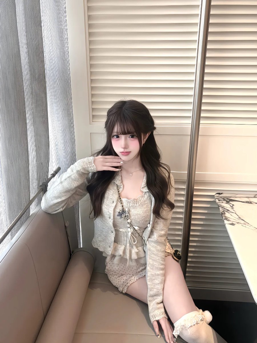 jgoldring1's tweet photo. 一個人坐這邊不知道要去做什麼 哥哥們都沒有空嗎#學生妹#香港約砲#香港現約#香港激情 https://t.co/u0vsTCZFGQ