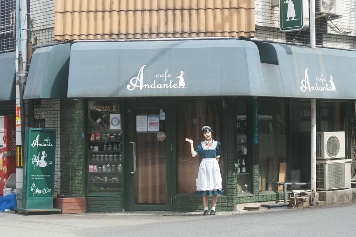 nippombashi_sns's tweet photo. 南海難波から8分の
【Cafe Andante】さんは
大きなシャンデリアが彩る
アンティークな老舗メイド喫茶☕️

お料理は全てメイドの手作り♡
老舗ならではの温かさや
親しみやすいメイド達との
癒しのひとときを🙌

初めて・おひとり様も大歓迎✨

#でんでんタウン #オタロード #なんさん通り #日本橋商店街 https://t.co/6gtOMyVbNk