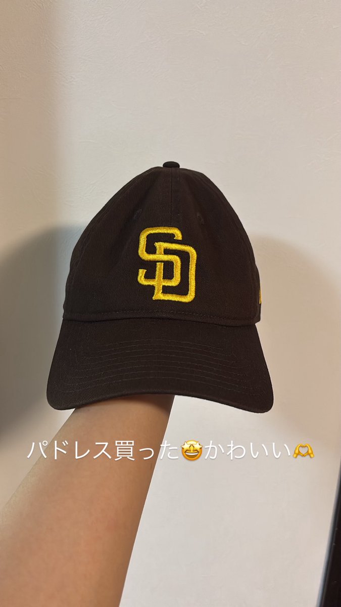 ms_u74's tweet photo. 👈ずっとほしかったキャップ買ってるんるんの私
👉ますだくんもモフモフついてるのかぶってた

単純にほしかったから買ったのに意図せず同じになって急にかぶりづらくなった😂
Yellowのチェックシャツと相性よくて合わせてたけど、全身増田担ファッションで歩いてたってこと！？ https://t.co/QvXIneia2t