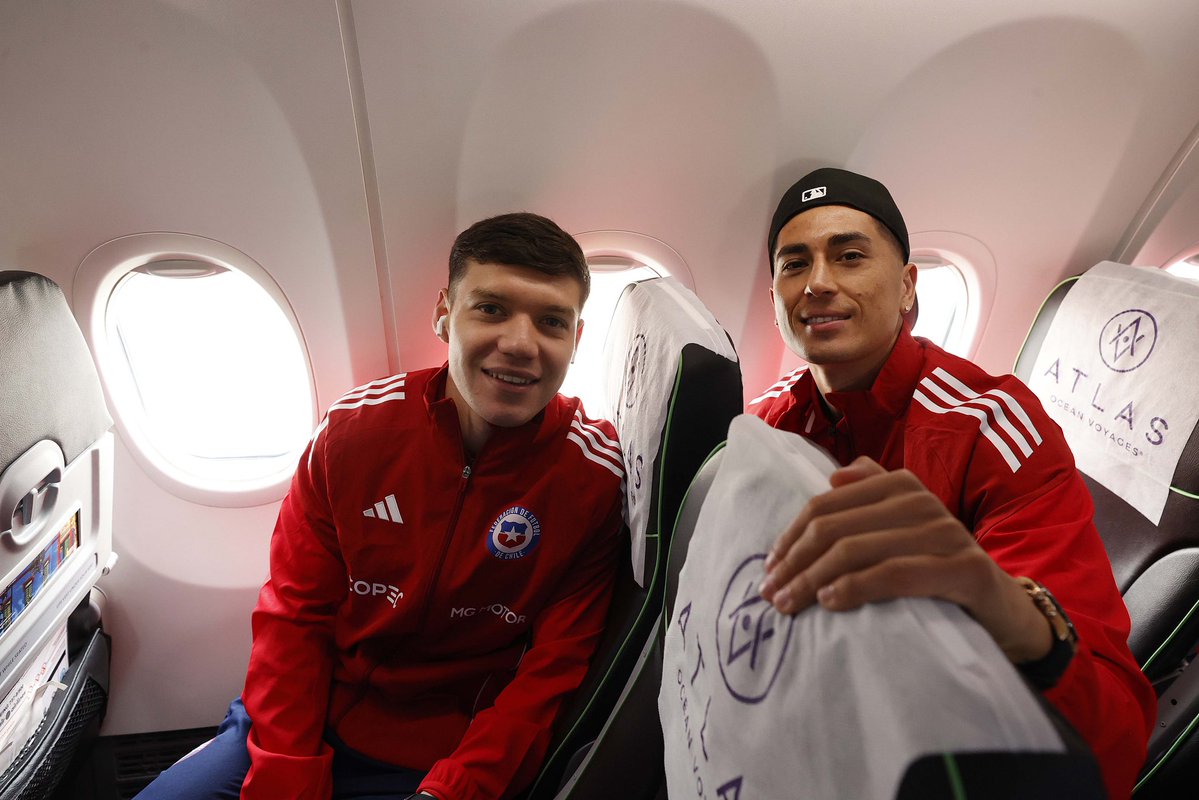 DaniAlegria_'s tweet photo. Agustín Arce, Marcelo Morales y el ex azul, Matías Sepúlveda en su llegada a  Toronto 🇨🇦

📸 Carlos Parra - Comunicaciones FFCh https://t.co/uPsL3ByCVm