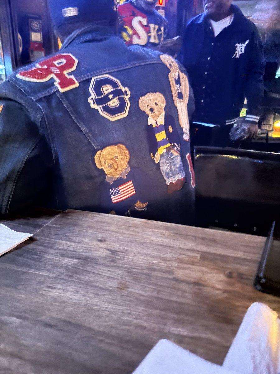 LosFreaklander's tweet photo. @DroStar3 Celebrating a bday for one of my bros . Jacket is 🔥 #LoLife https://t.co/ygdd5CJWsD