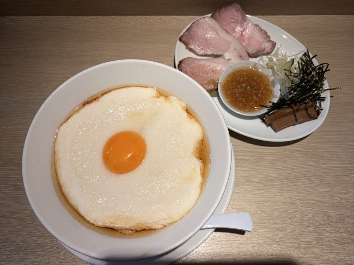 terrahydor's tweet photo. 冷やし月見(追い飯付)
1500円
@らぁ麺蒼空

2026年9月25日は中秋の名月🎑
生憎の空模様で綺麗な月は見られませんでしたが、今年も蒼空さんで美味しいお月見ができました😋
昨年はバラのりでしたが今年は刻み海苔になりましたね💡のりトッピングもすれば良かった❗️
ごちそうさまでした✨✨ https://t.co/gKRCBSLaBU